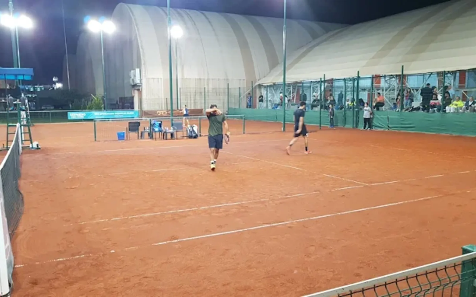 TT Tenis Akademisi tesis görünümü