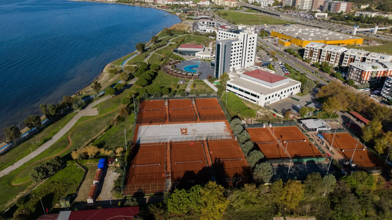 Ace Tenis tesis görünümü