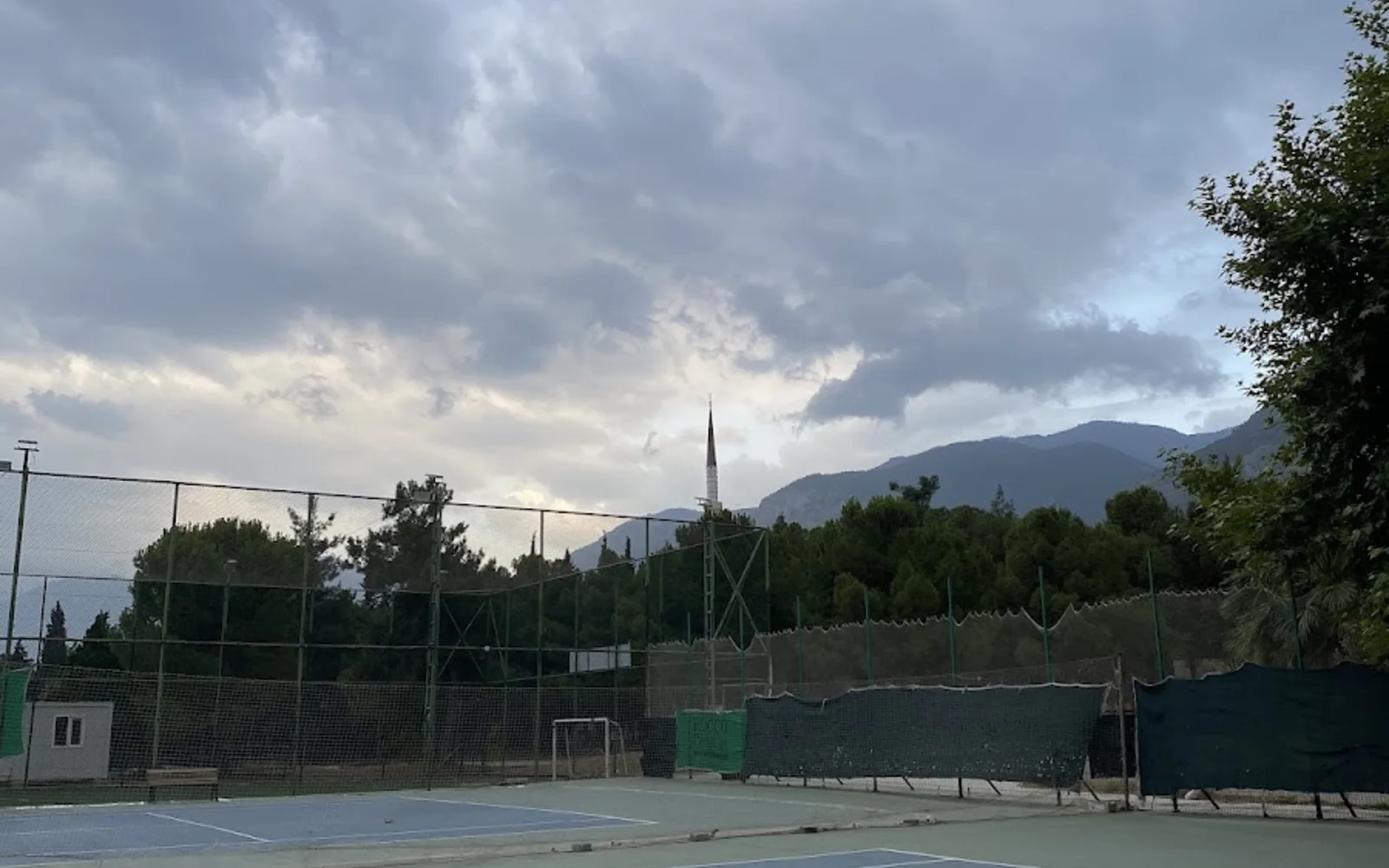 Gökcan Tenis Akademisi tesis görünümü