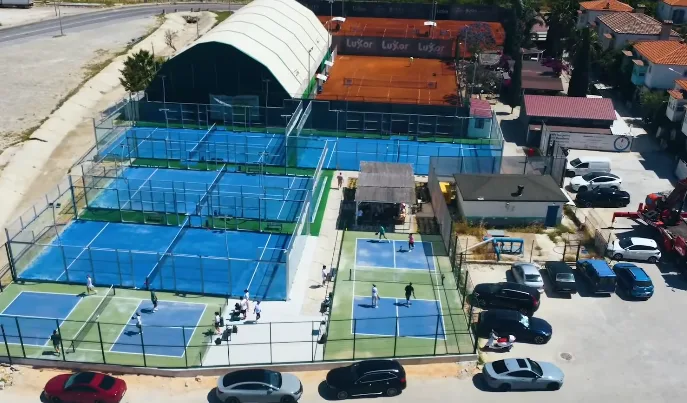 Alaçatı Padel Club kort görünümü 2