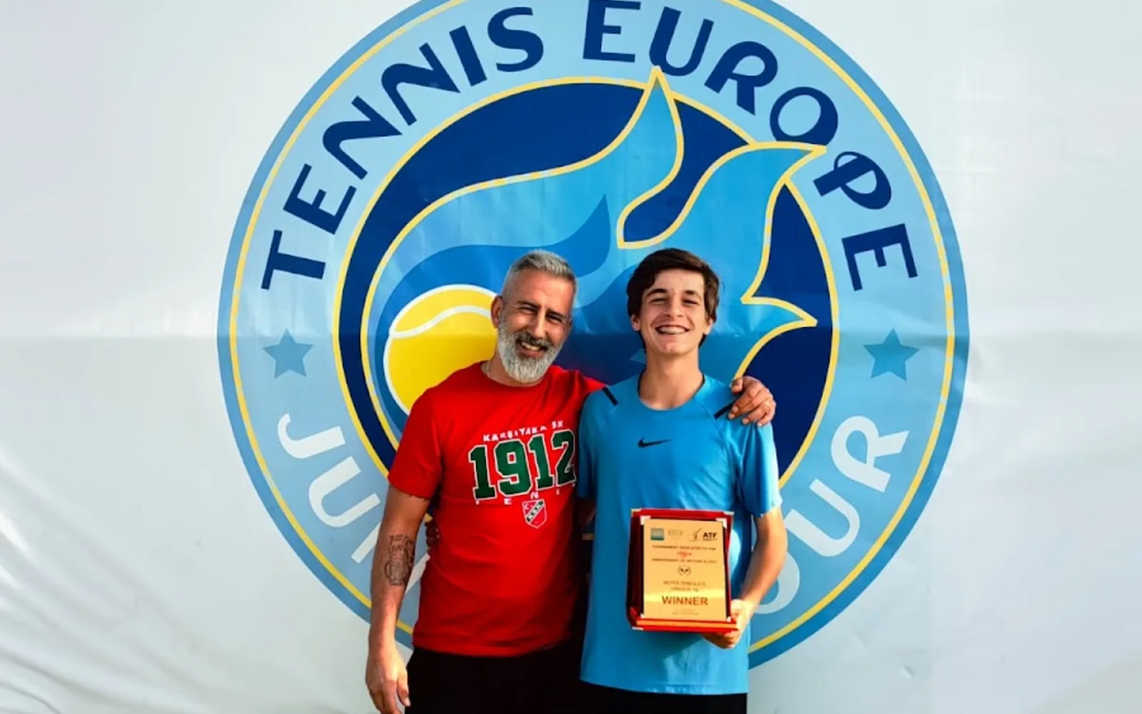 KARŞIYAKA SPOR KULÜBÜ TENİS ŞUBESİ tesis görünümü